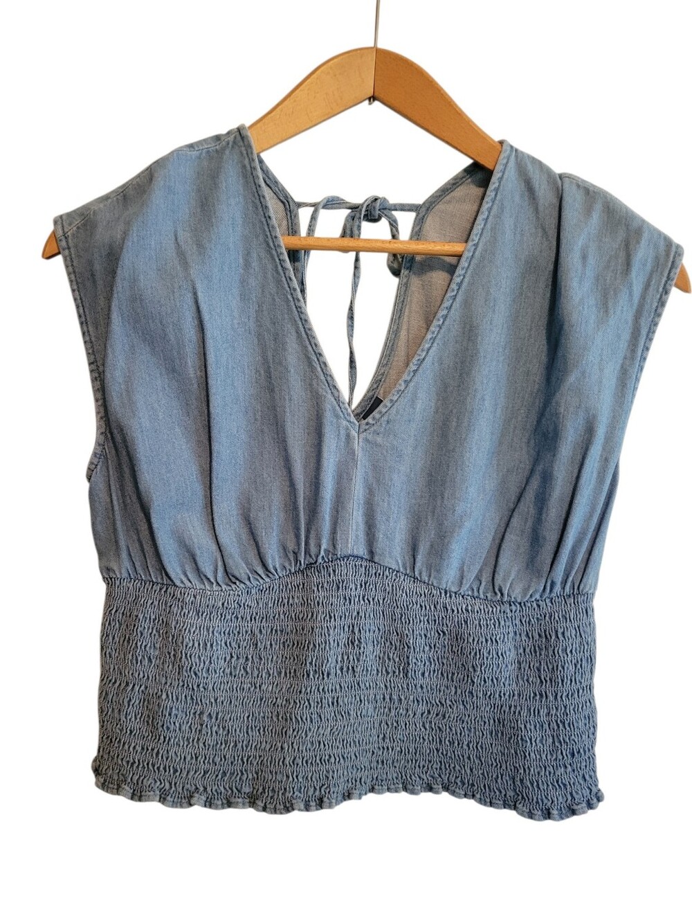 Old Navy Waist-Defined Sleeveless Smocked Chambray Top Tie In The Back Size M